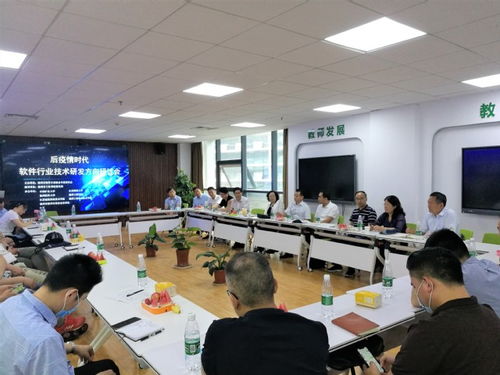 計(jì)算機(jī)學(xué)院深度參與徐州軟件行業(yè)技術(shù)研發(fā)方向研討會(huì)，共繪軟硬件協(xié)同創(chuàng)新藍(lán)圖